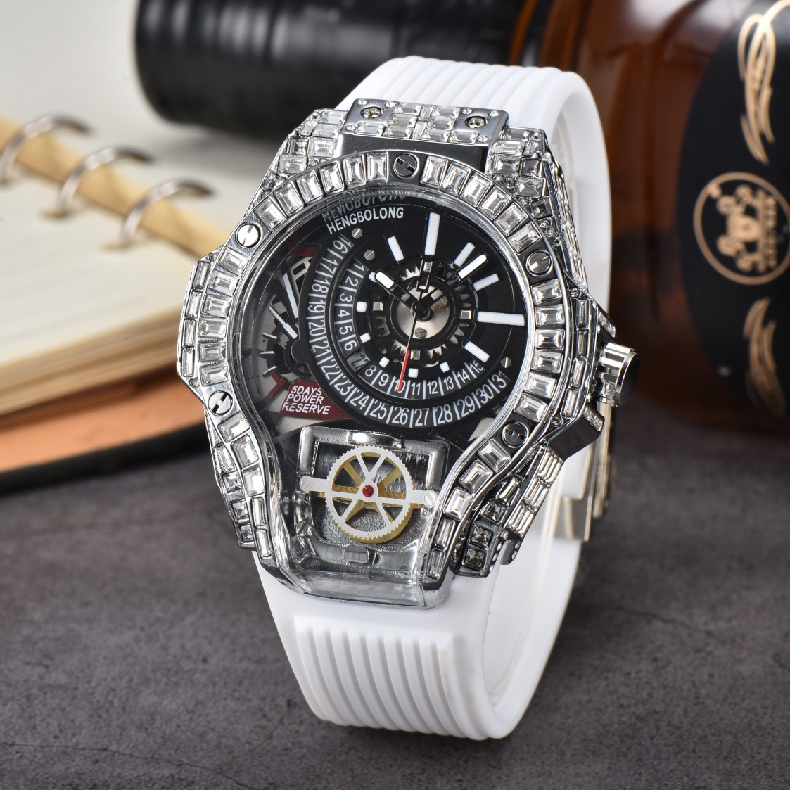 Cassa piena di diamanti Busine - Luxury Watch With Rubber Strap recensione e prezzo